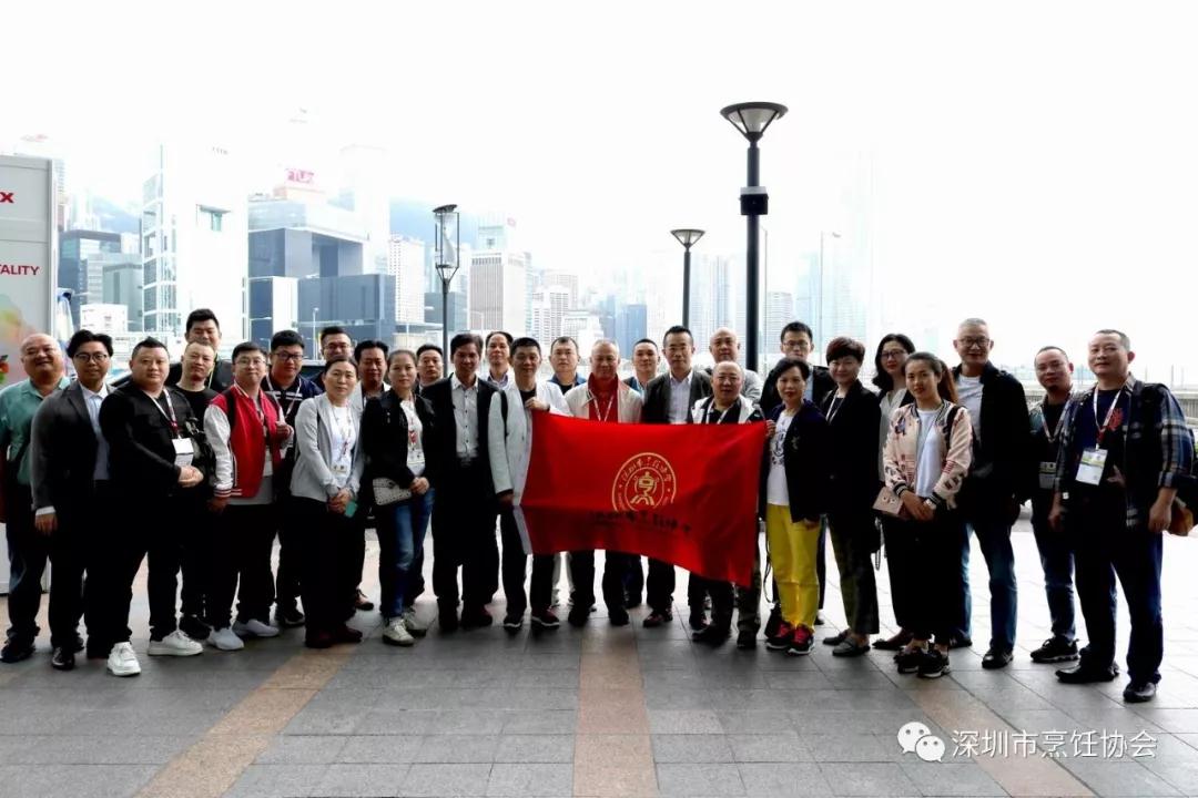 展厅内陈列包罗万象的食品饮料,咖啡酒类及高端创新科技的产品和设备